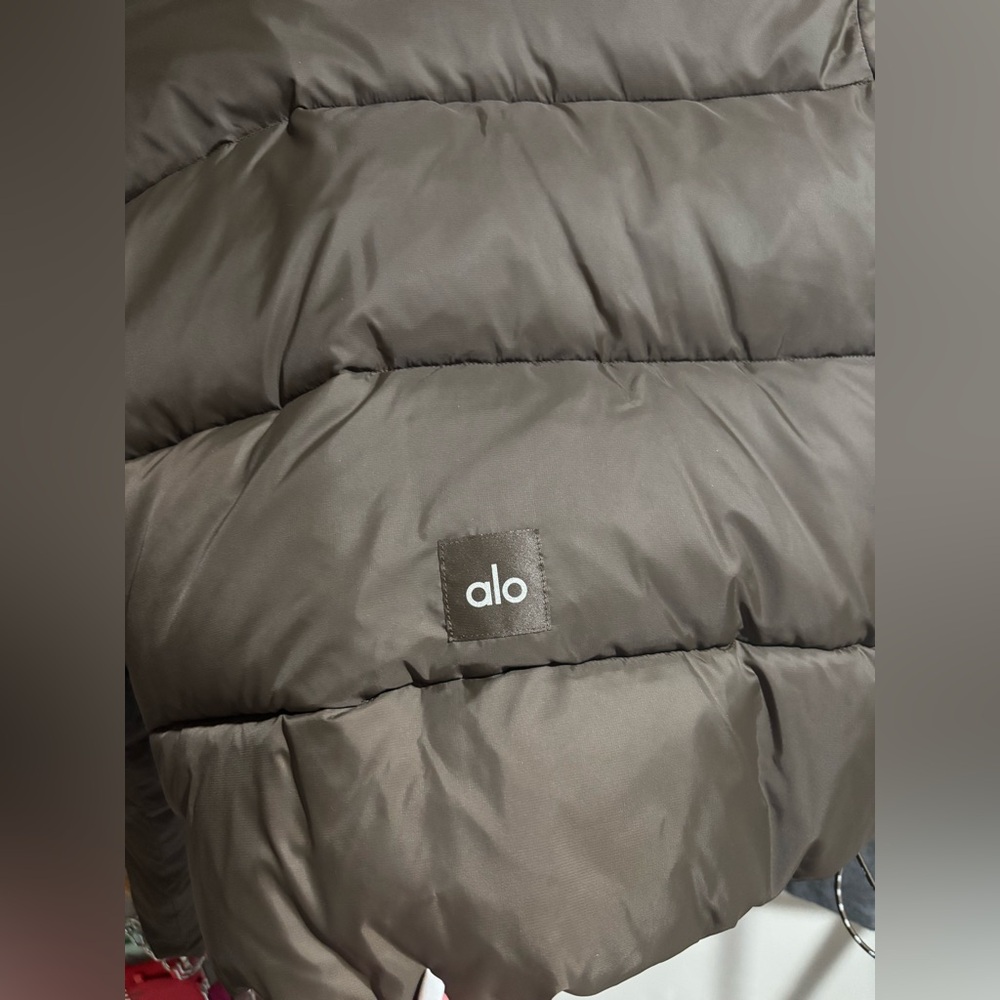 ALO Yoga Gold Rush Puffer - Picture 4 of 5
